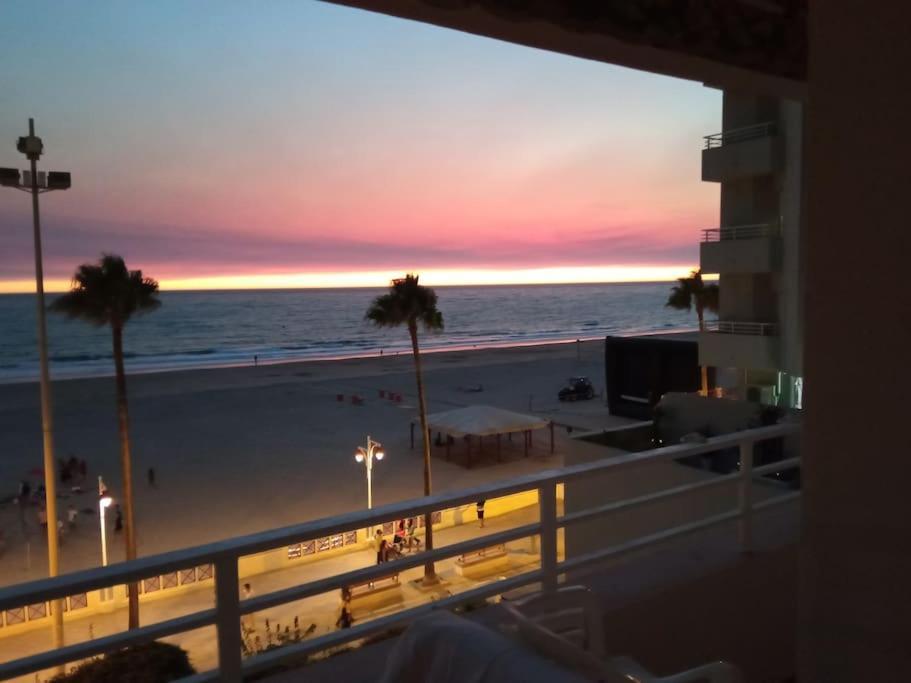 Cadiz Paseo Maritimo Playa Victoria Frontal Mar Apartment Exterior photo